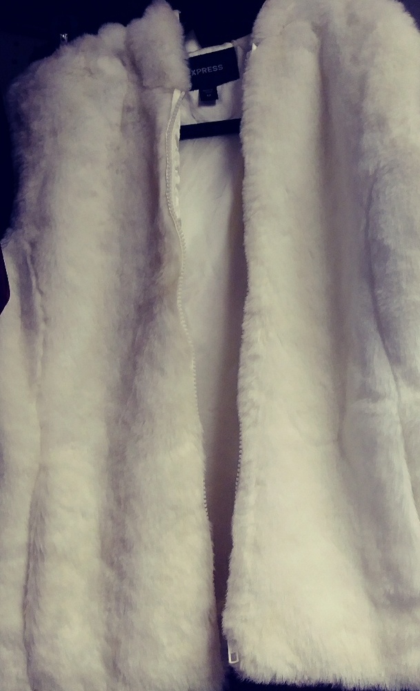Express sleevless jacket . medium-sized. White